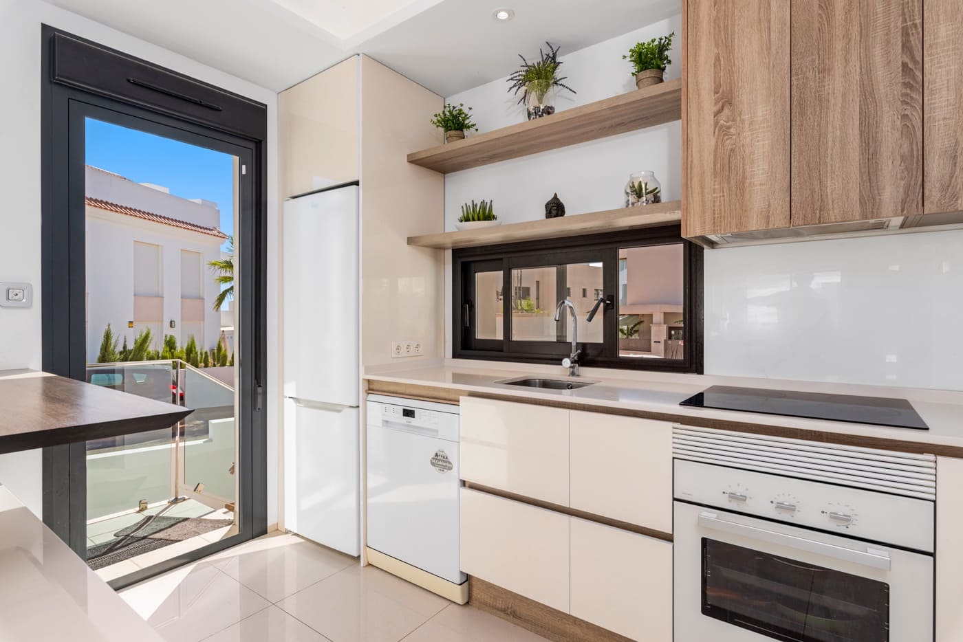 4 soveværelse Semi-Rækkehus til salg i Ciudad Quesada med swimmingpool - € 380.000 (Ref: 8649028)