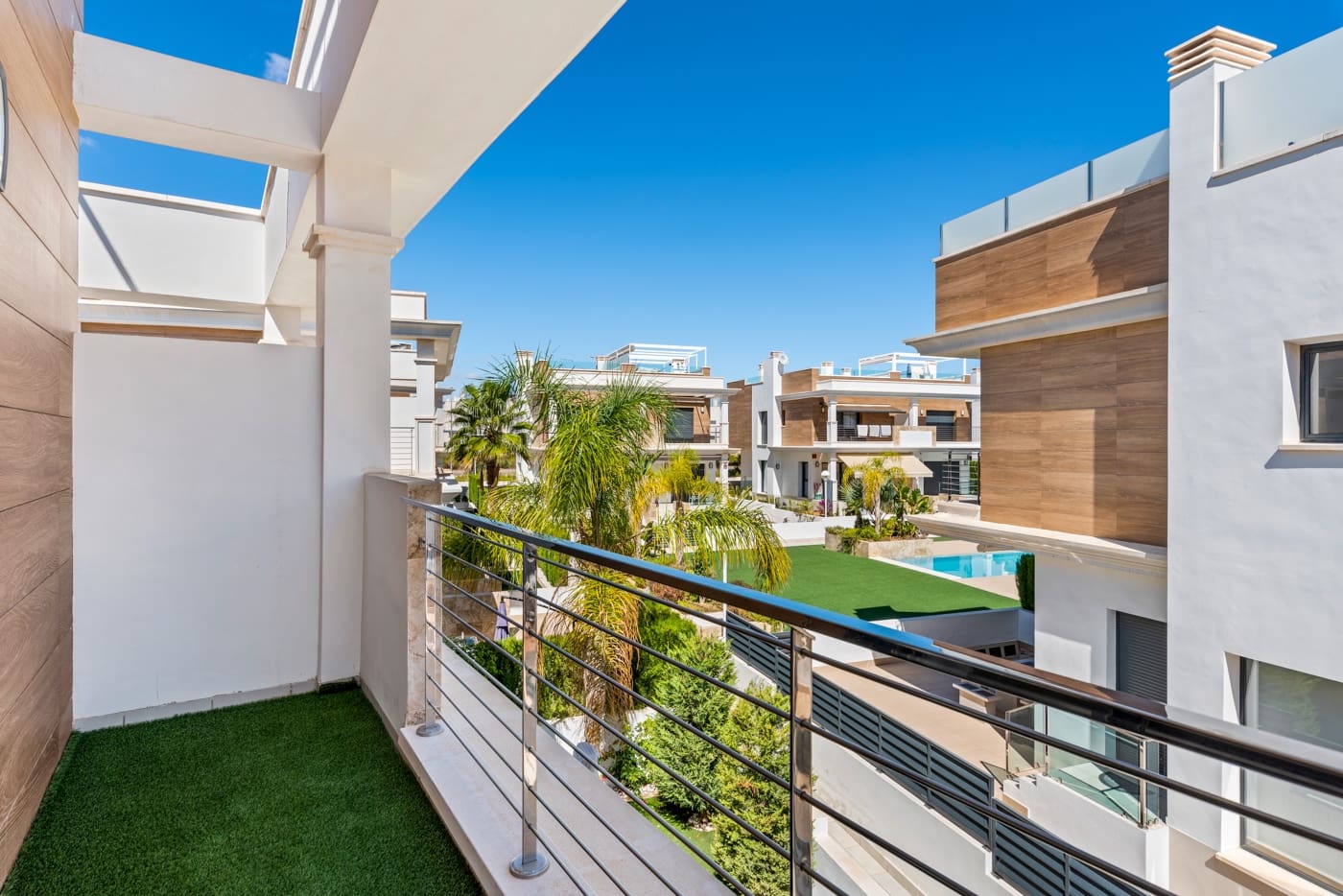 4 soveværelse Semi-Rækkehus til salg i Ciudad Quesada med swimmingpool - € 380.000 (Ref: 8649028)