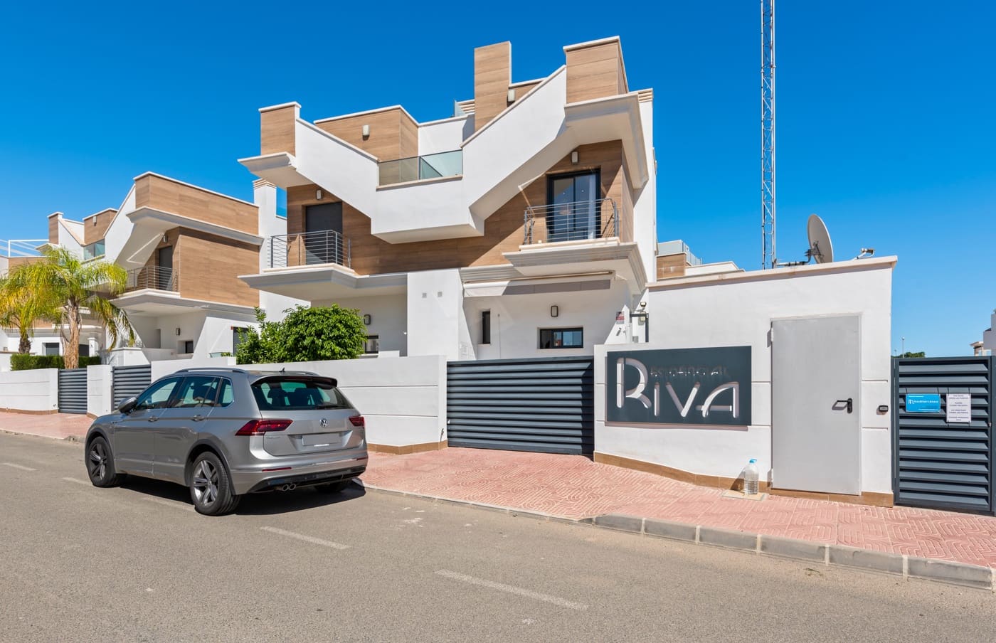 4 soveværelse Semi-Rækkehus til salg i Ciudad Quesada med swimmingpool - € 380.000 (Ref: 8649028)