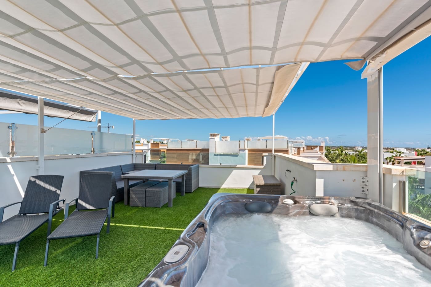 4 soveværelse Semi-Rækkehus til salg i Ciudad Quesada med swimmingpool - € 380.000 (Ref: 8649028)