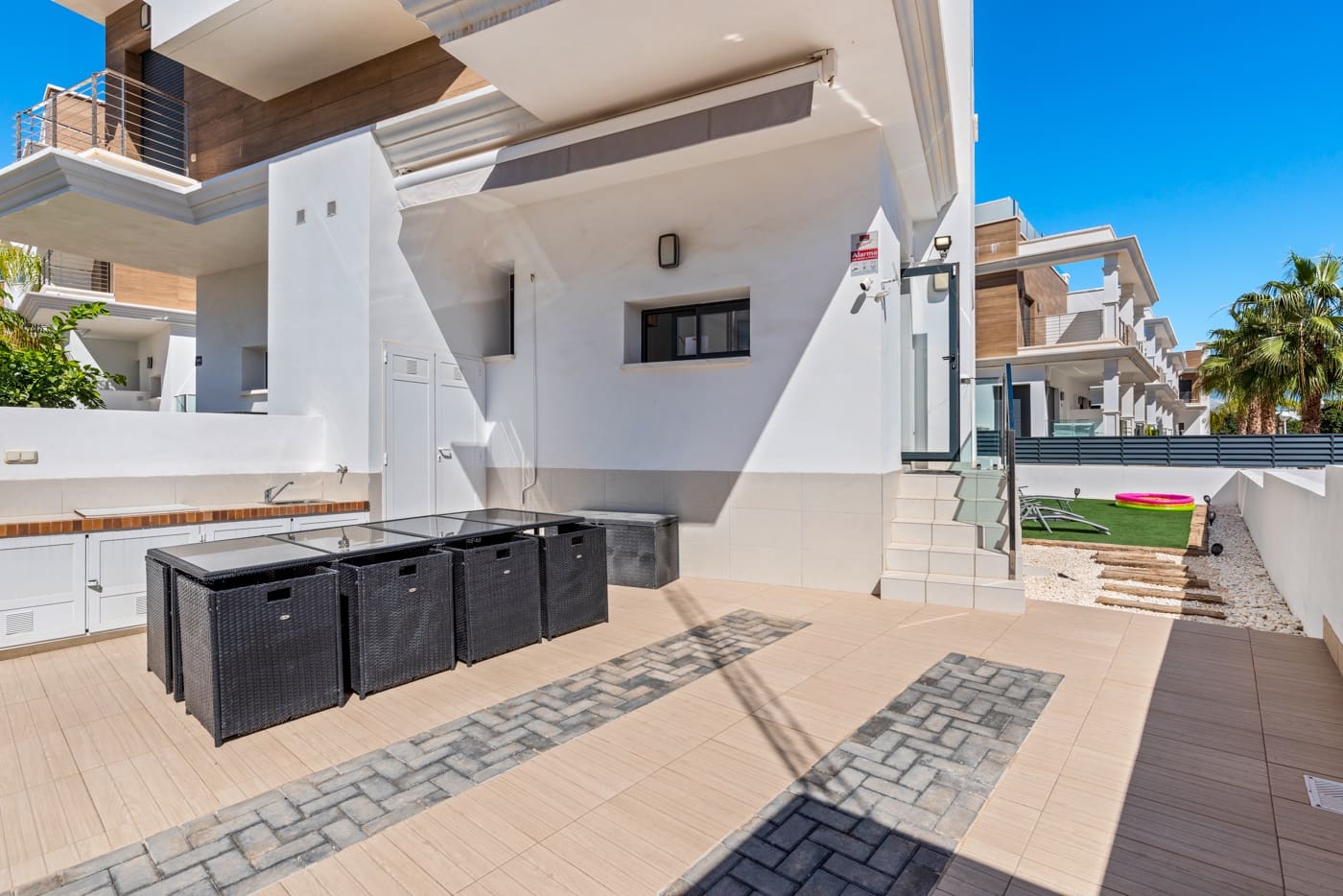 4 soveværelse Semi-Rækkehus til salg i Ciudad Quesada med swimmingpool - € 380.000 (Ref: 8649028)