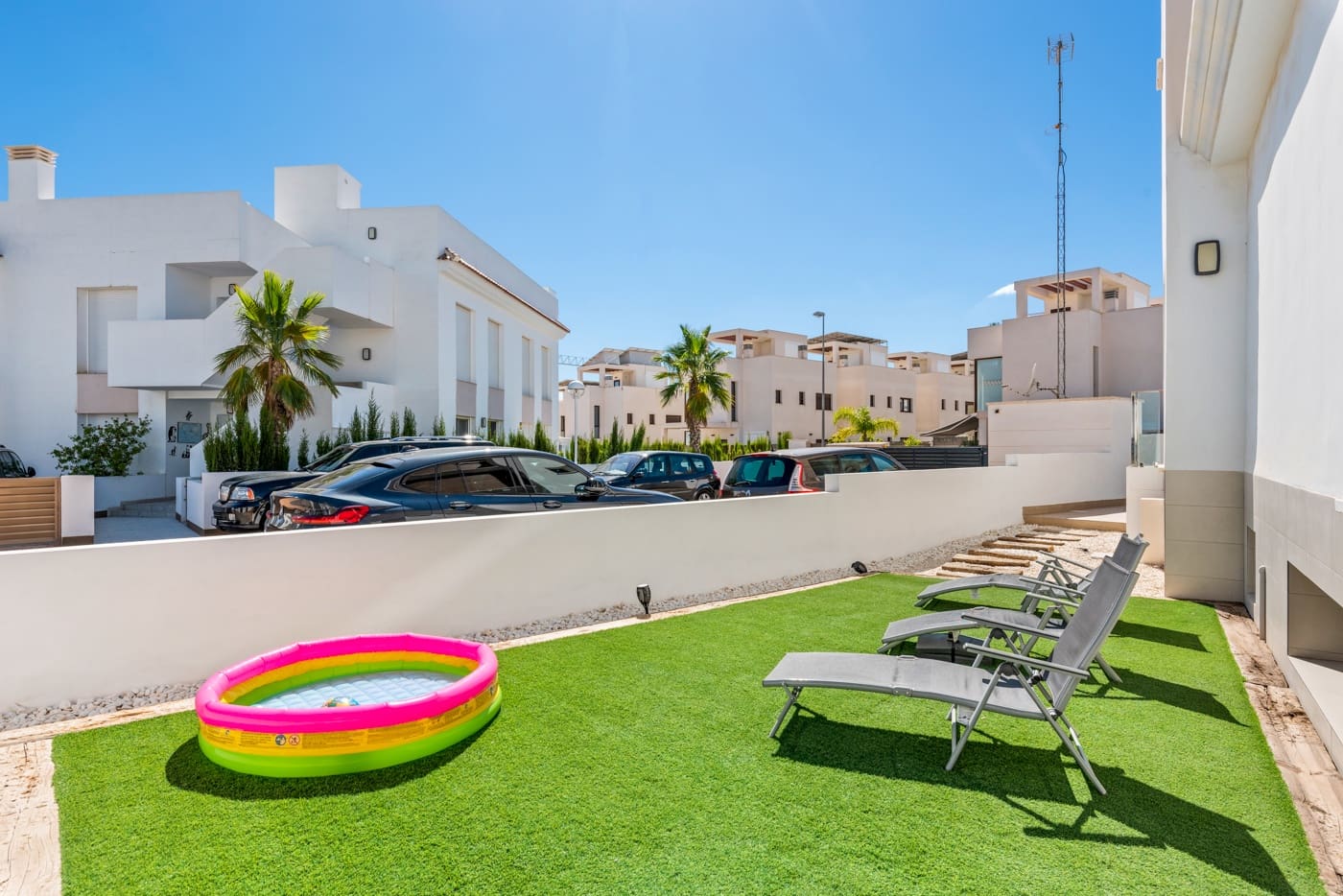 4 soveværelse Semi-Rækkehus til salg i Ciudad Quesada med swimmingpool - € 380.000 (Ref: 8649028)