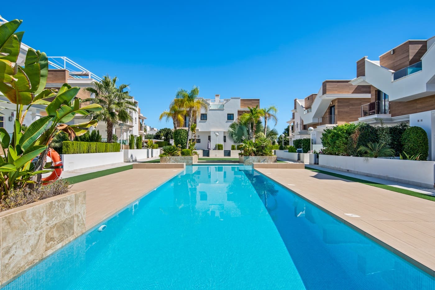 4 soveværelse Semi-Rækkehus til salg i Ciudad Quesada med swimmingpool - € 380.000 (Ref: 8649028)