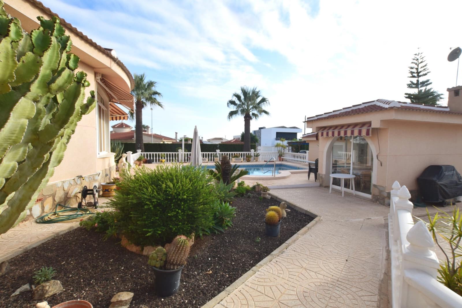 5 bedroom Villa for sale in Ciudad Quesada with pool - € 499,000 (Ref: 8670727)