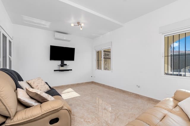 Chalet de 3 habitaciones en Los Balcones - Los Altos, Torrevieja en venta con piscina - 395.000 € (Ref: 8788283)