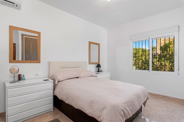 Chalet de 3 habitaciones en Los Balcones - Los Altos, Torrevieja en venta con piscina - 395.000 € (Ref: 8788283)