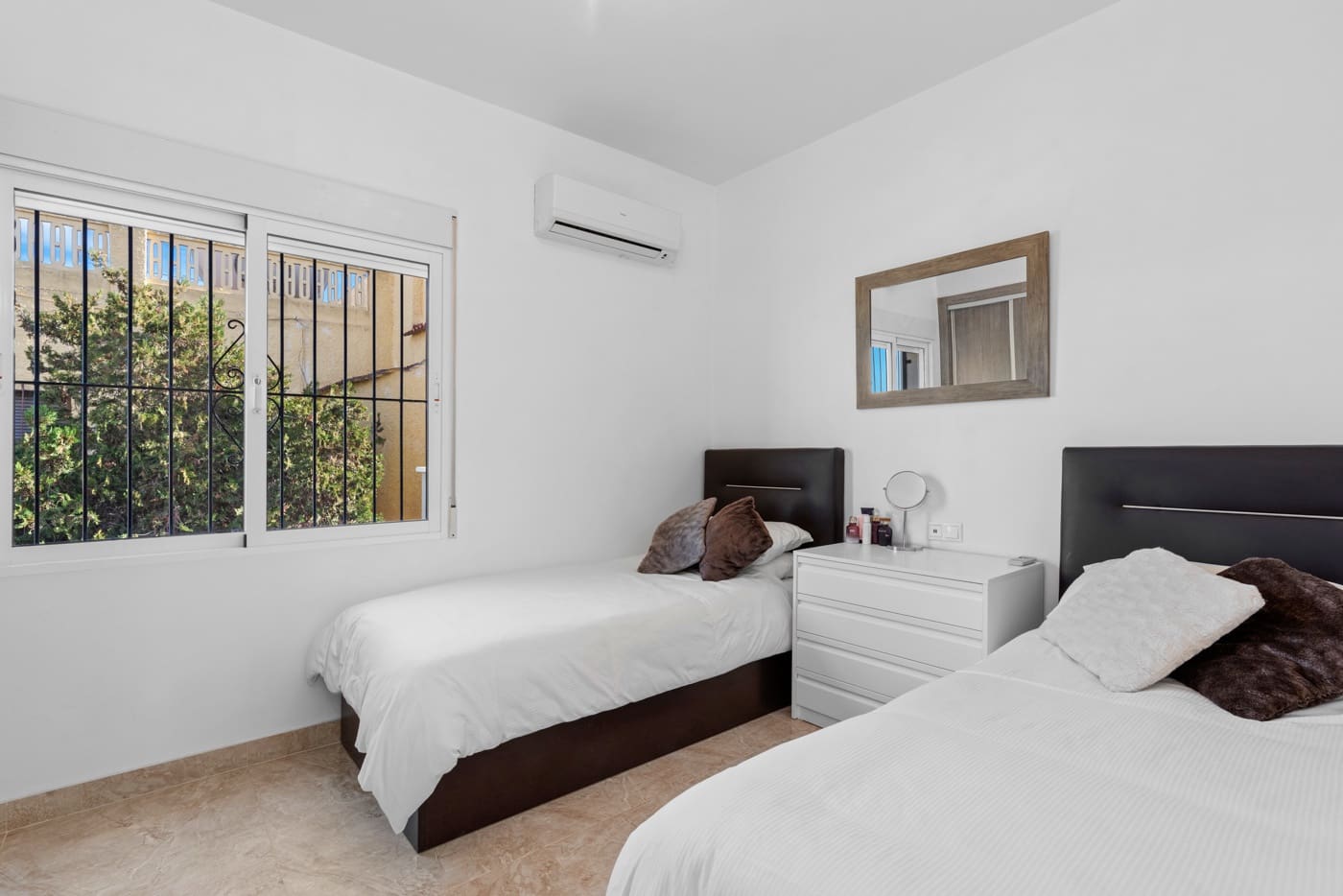 Chalet de 3 habitaciones en Torrevieja en venta con piscina - 395.000 € (Ref: 8788283)