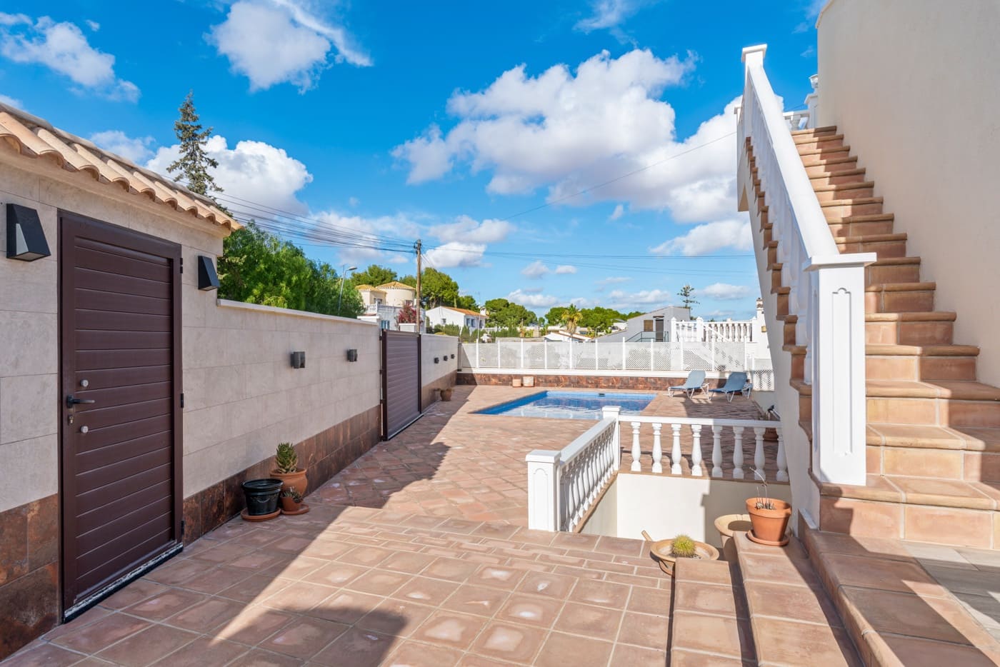 Chalet de 3 habitaciones en Torrevieja en venta con piscina - 395.000 € (Ref: 8788283)