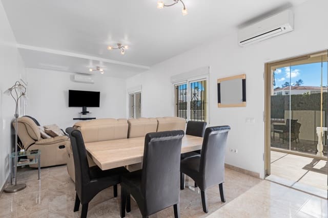 Chalet de 3 habitaciones en Los Balcones - Los Altos, Torrevieja en venta con piscina - 395.000 € (Ref: 8788283)