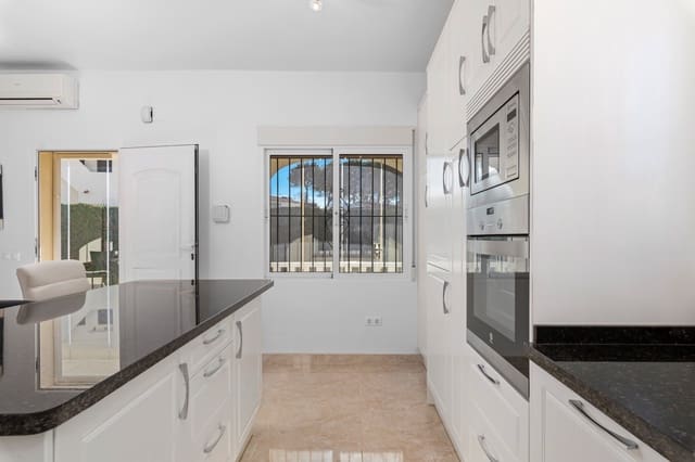 Chalet de 3 habitaciones en Los Balcones - Los Altos, Torrevieja en venta con piscina - 395.000 € (Ref: 8788283)