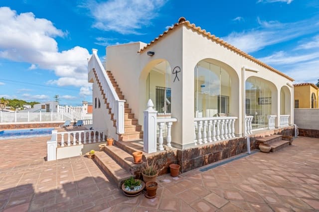 Chalet de 3 habitaciones en Los Balcones - Los Altos, Torrevieja en venta con piscina - 395.000 € (Ref: 8788283)