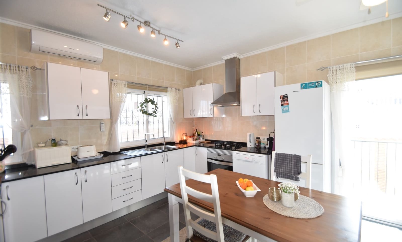 4 bedroom Villa for sale in Ciudad Quesada with pool - € 449,900 (Ref: 8866348)