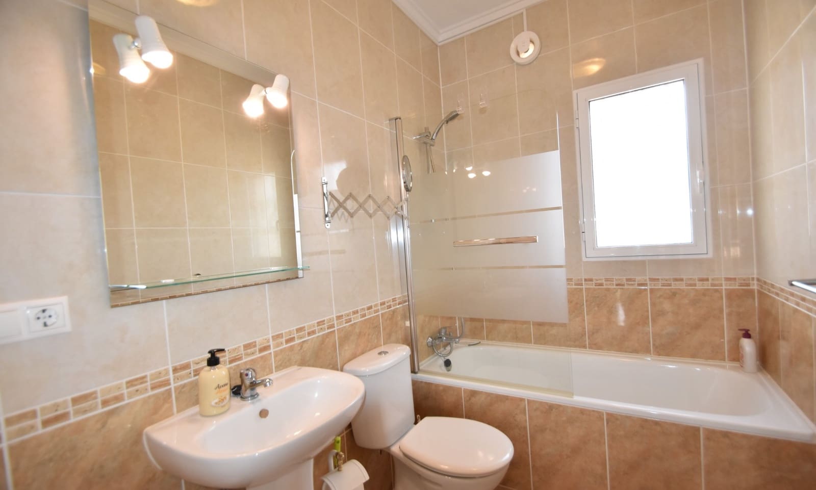 4 bedroom Villa for sale in Ciudad Quesada with pool - € 449,900 (Ref: 8866348)