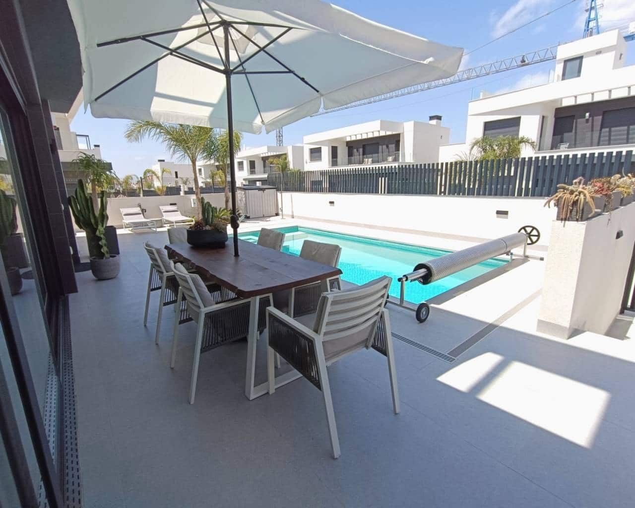 3 sypialnia Willa na sprzedaż w Algorfa z basenem garażem - 519 995 € (Ref: 8878613)