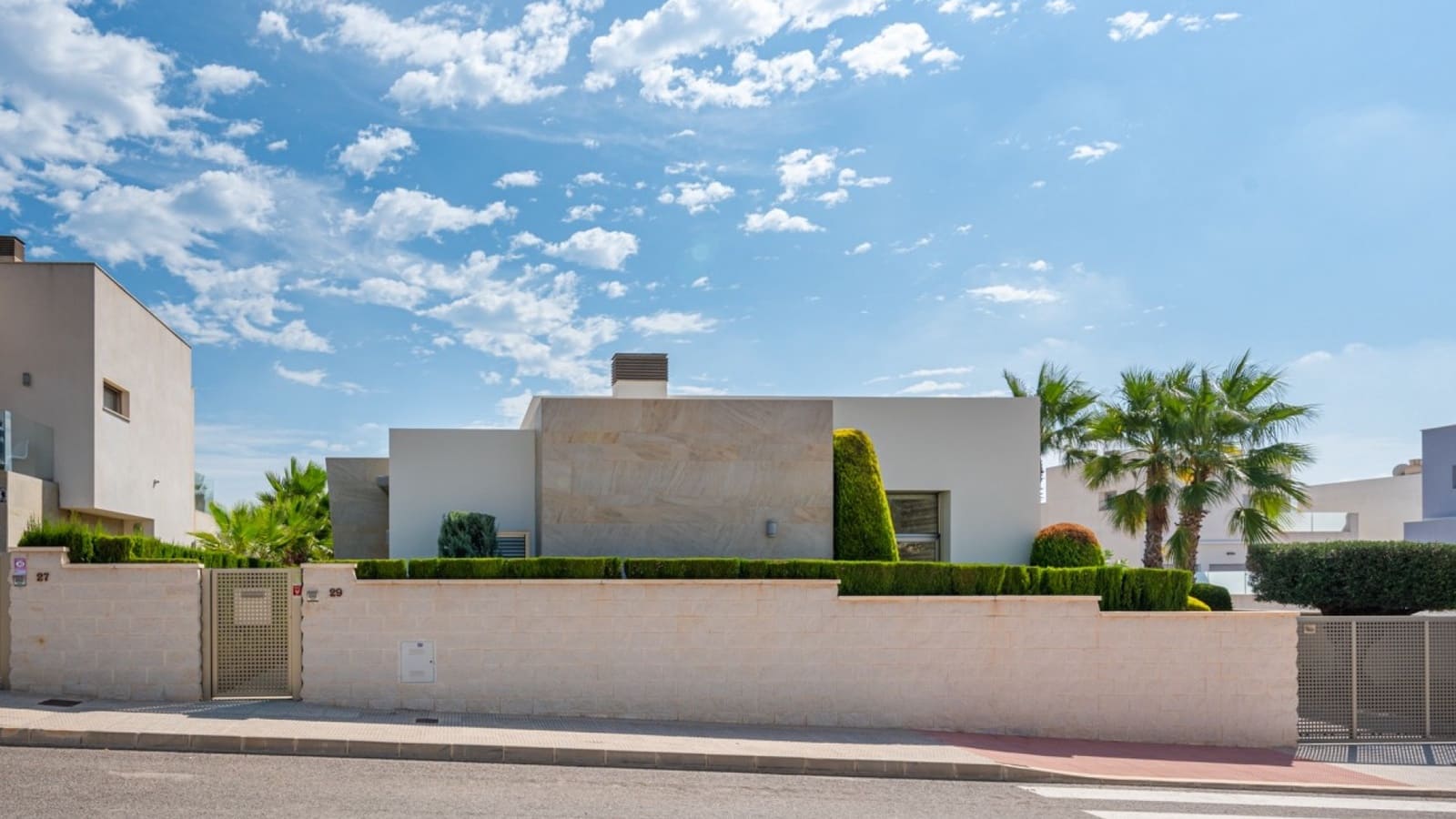 3 bedroom Villa for sale in Benijofar with pool - € 519,000 (Ref: 8886979)