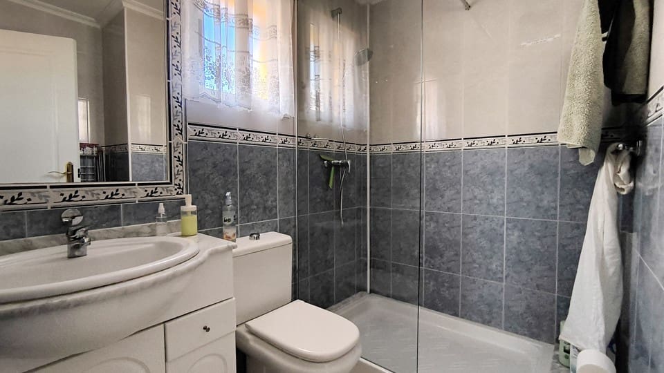 3 sypialnia Willa na sprzedaż w Guardamar del Segura z basenem - 269 000 € (Ref: 8937649)