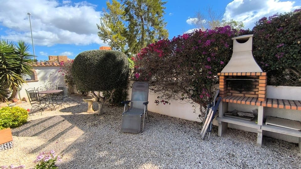 3 sypialnia Willa na sprzedaż w Guardamar del Segura z basenem - 269 000 € (Ref: 8937649)