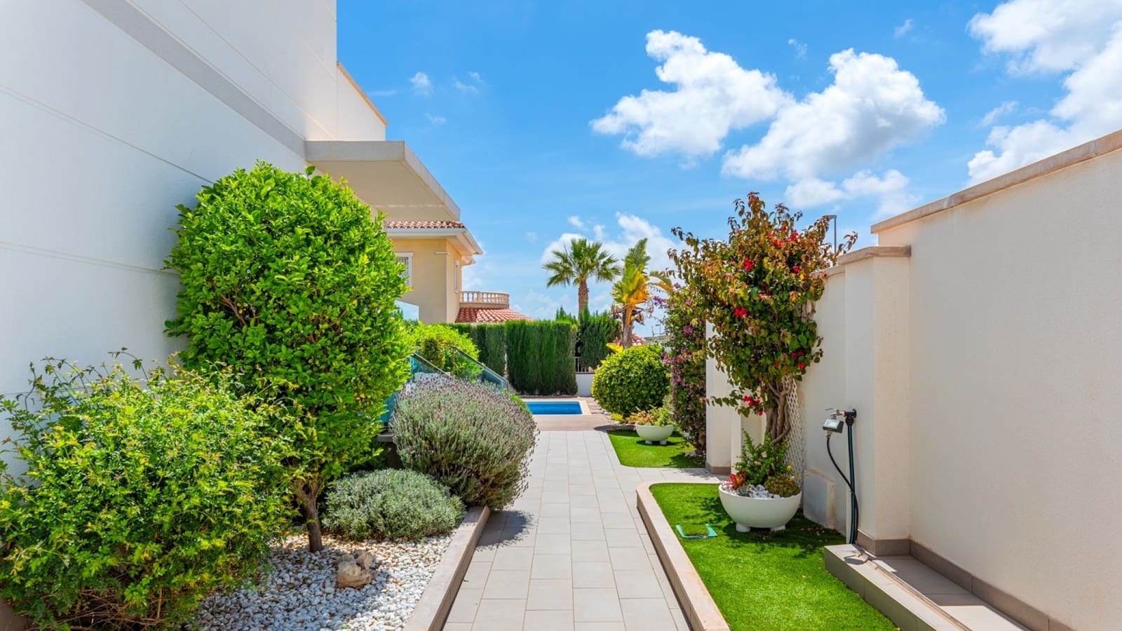 4 bedroom Villa for sale in Ciudad Quesada with pool - € 750,000 (Ref: 8967109)