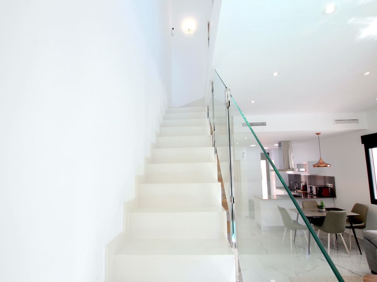 3 soveværelse Villa til salg i Torrevieja med swimmingpool - € 375.000 (Ref: 8989923)