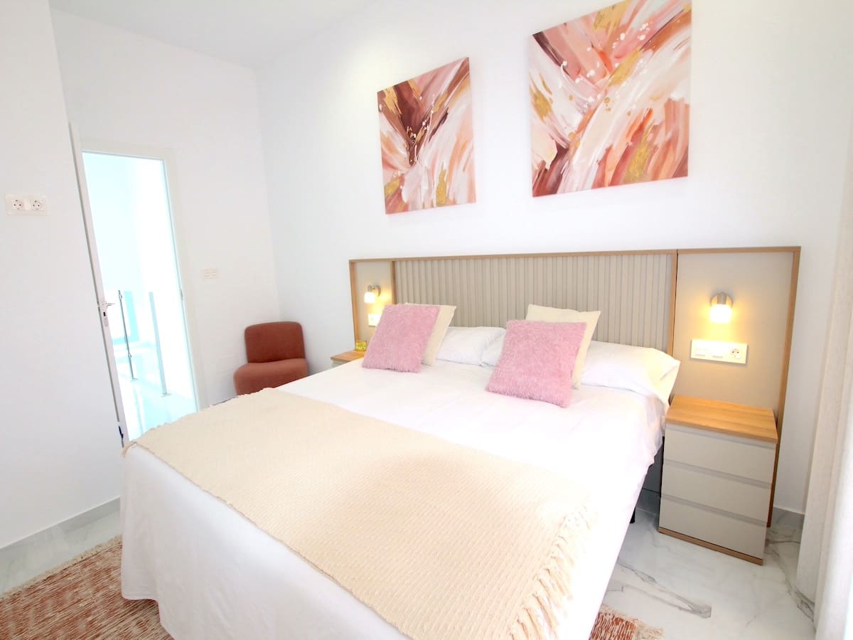 3 soveværelse Villa til salg i Torrevieja med swimmingpool - € 375.000 (Ref: 8989923)