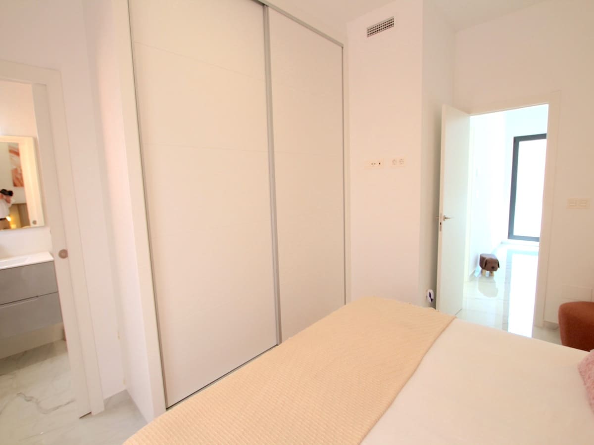 3 soveværelse Villa til salg i Torrevieja med swimmingpool - € 375.000 (Ref: 8989923)