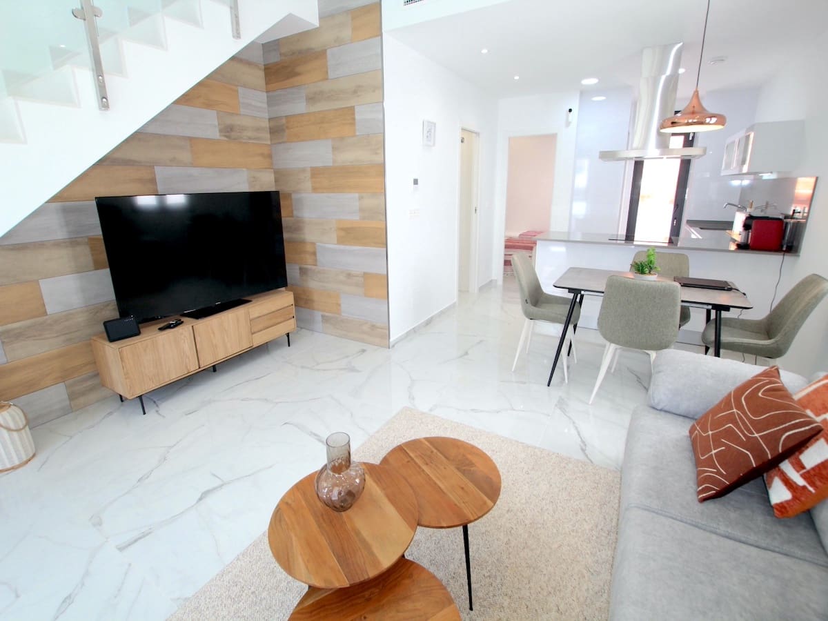 3 soveværelse Villa til salg i Torrevieja med swimmingpool - € 375.000 (Ref: 8989923)