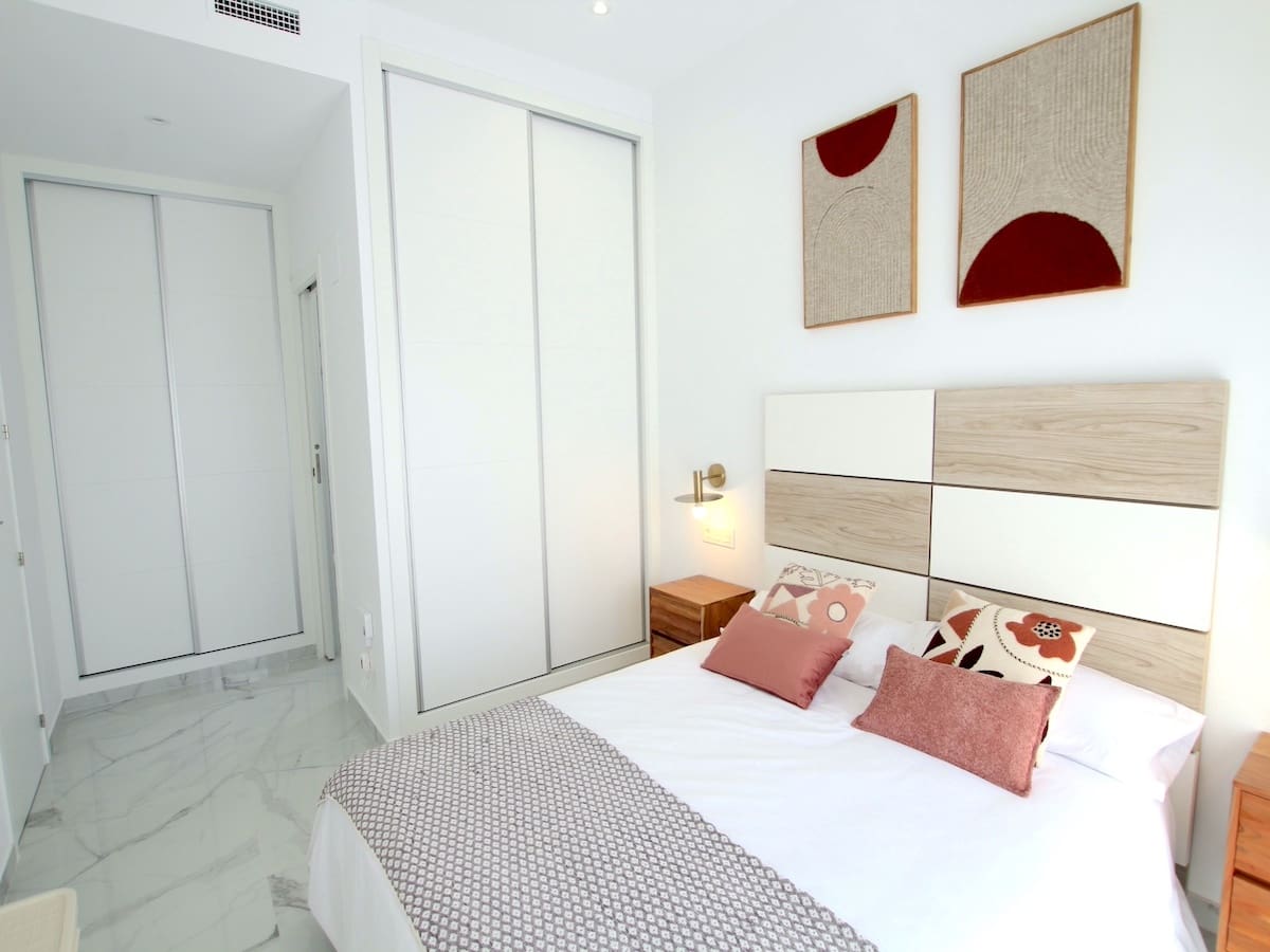 3 soveværelse Villa til salg i Torrevieja med swimmingpool - € 375.000 (Ref: 8989923)