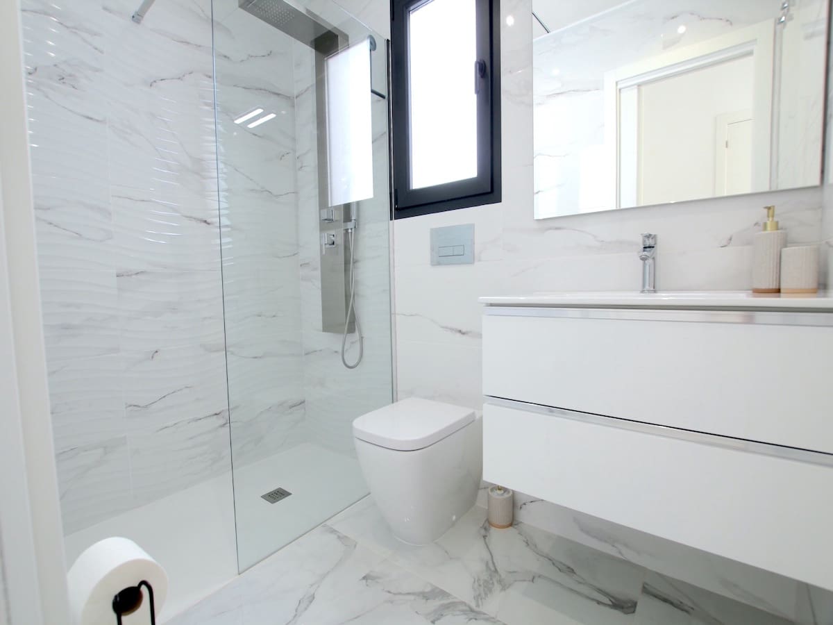 3 soveværelse Villa til salg i Torrevieja med swimmingpool - € 375.000 (Ref: 8989923)