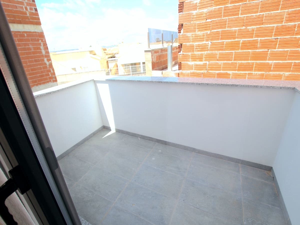 3 soveværelse Villa til salg i Torrevieja med swimmingpool - € 375.000 (Ref: 8989923)