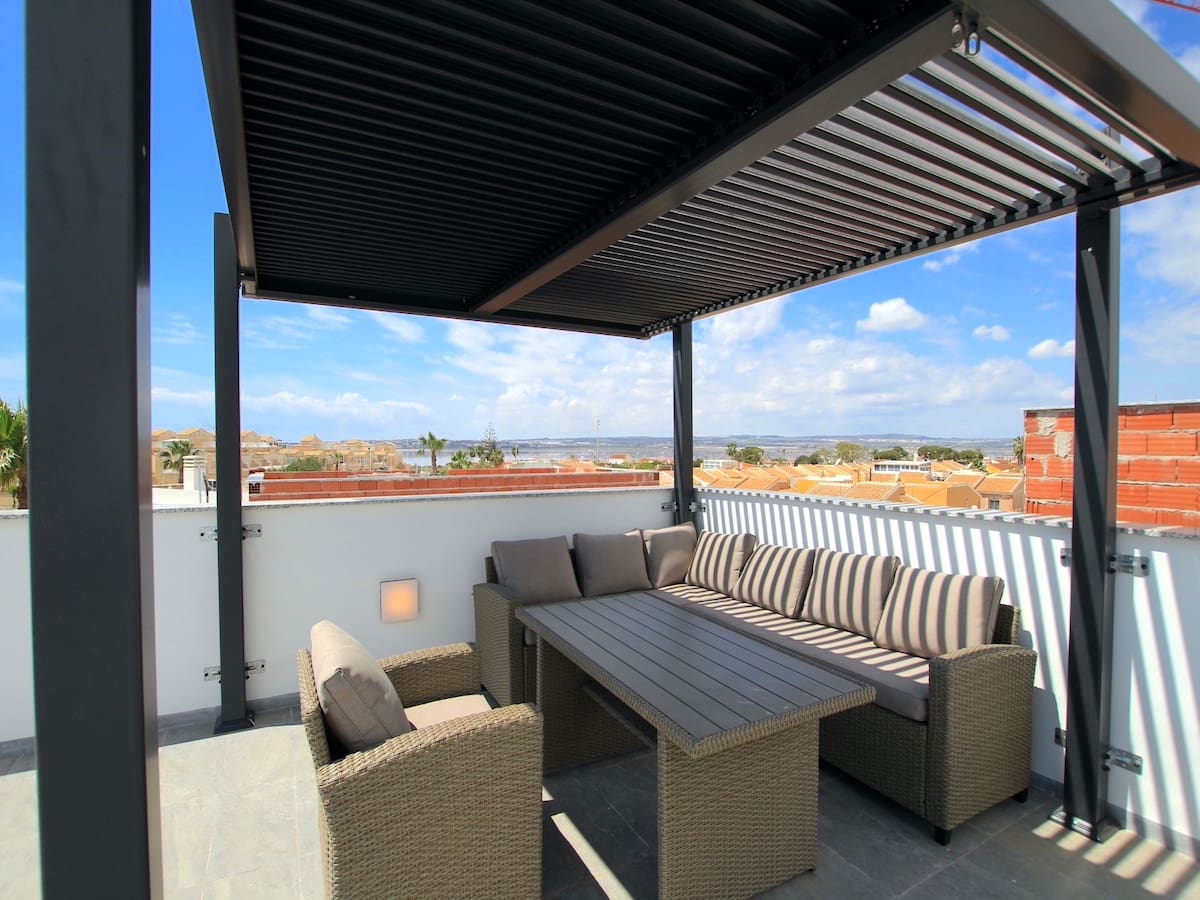 3 soveværelse Villa til salg i Torrevieja med swimmingpool - € 375.000 (Ref: 8989923)