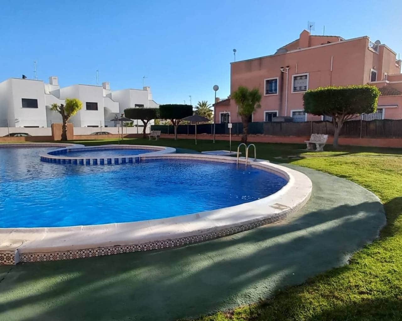 3 soveværelse Rækkehus til salg i Los Montesinos med swimmingpool - € 178.000 (Ref: 9022244)