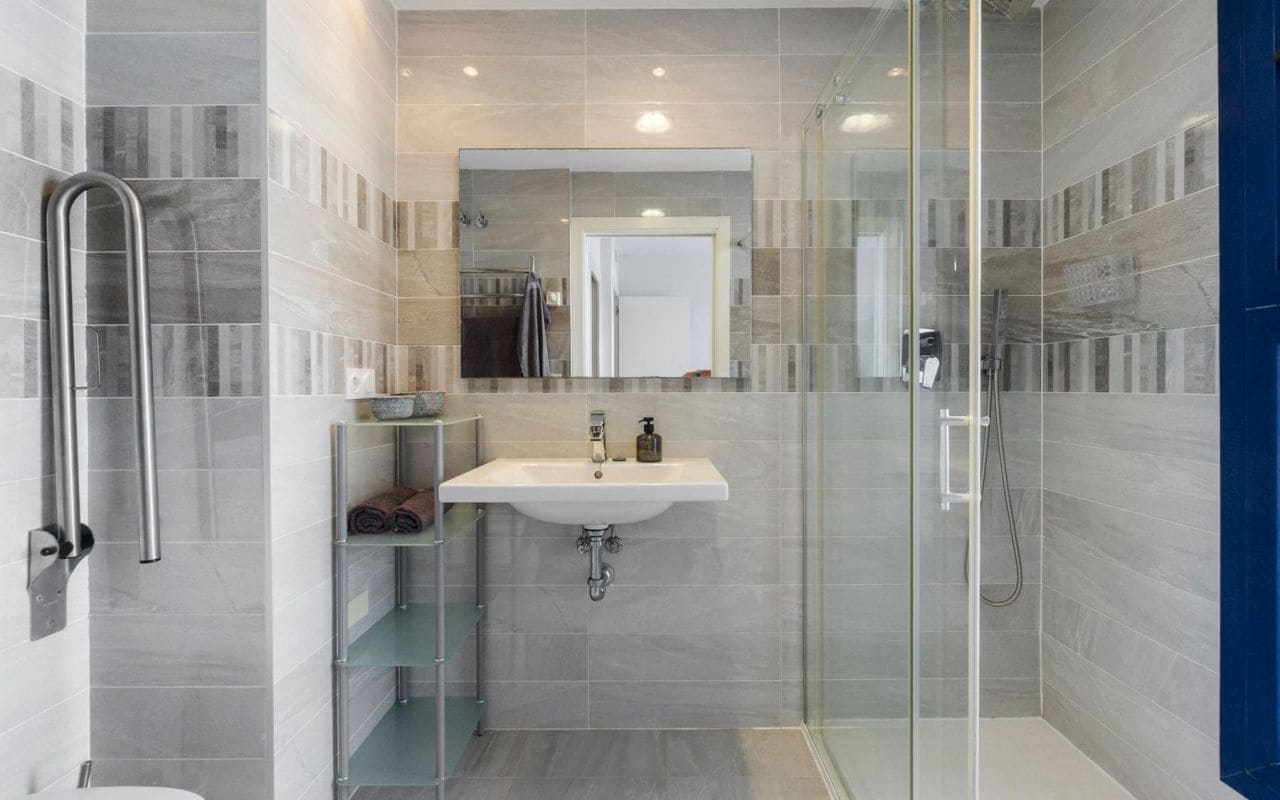 3 bedroom Apartment for sale in Punta Prima with pool - € 590,000 (Ref: 9058241)