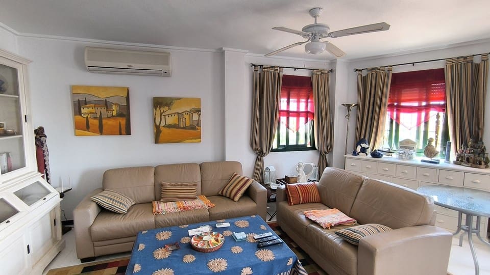 3 bedroom Townhouse for sale in Ciudad Quesada with pool - € 290,000 (Ref: 9076909)