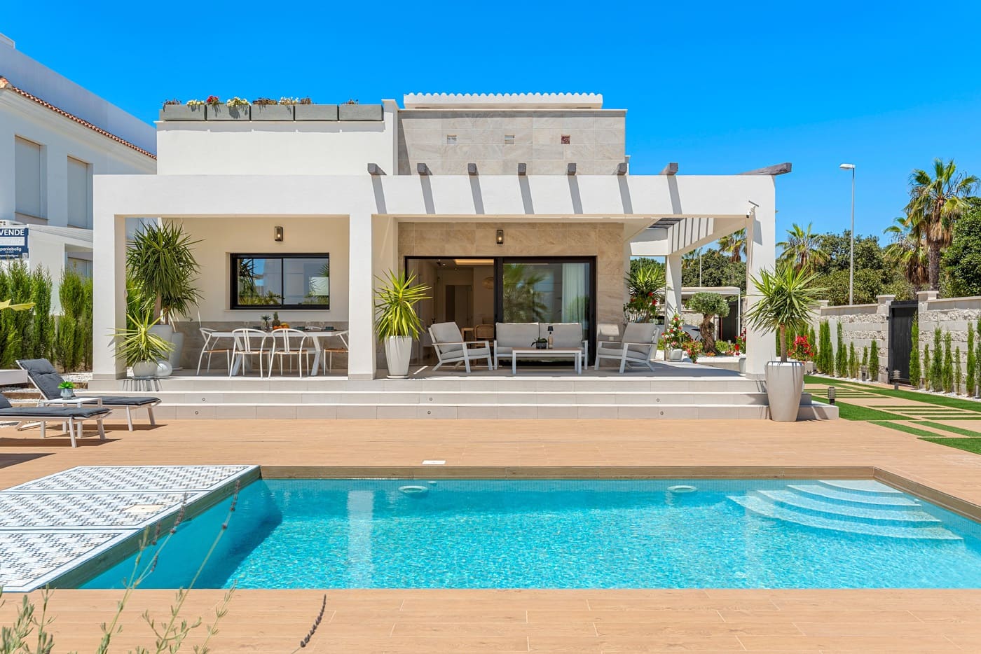 3 makuuhuone Huvila myytävänä paikassa Ciudad Quesada mukana uima-altaan - 1 200 000 € (Ref: 9099469)