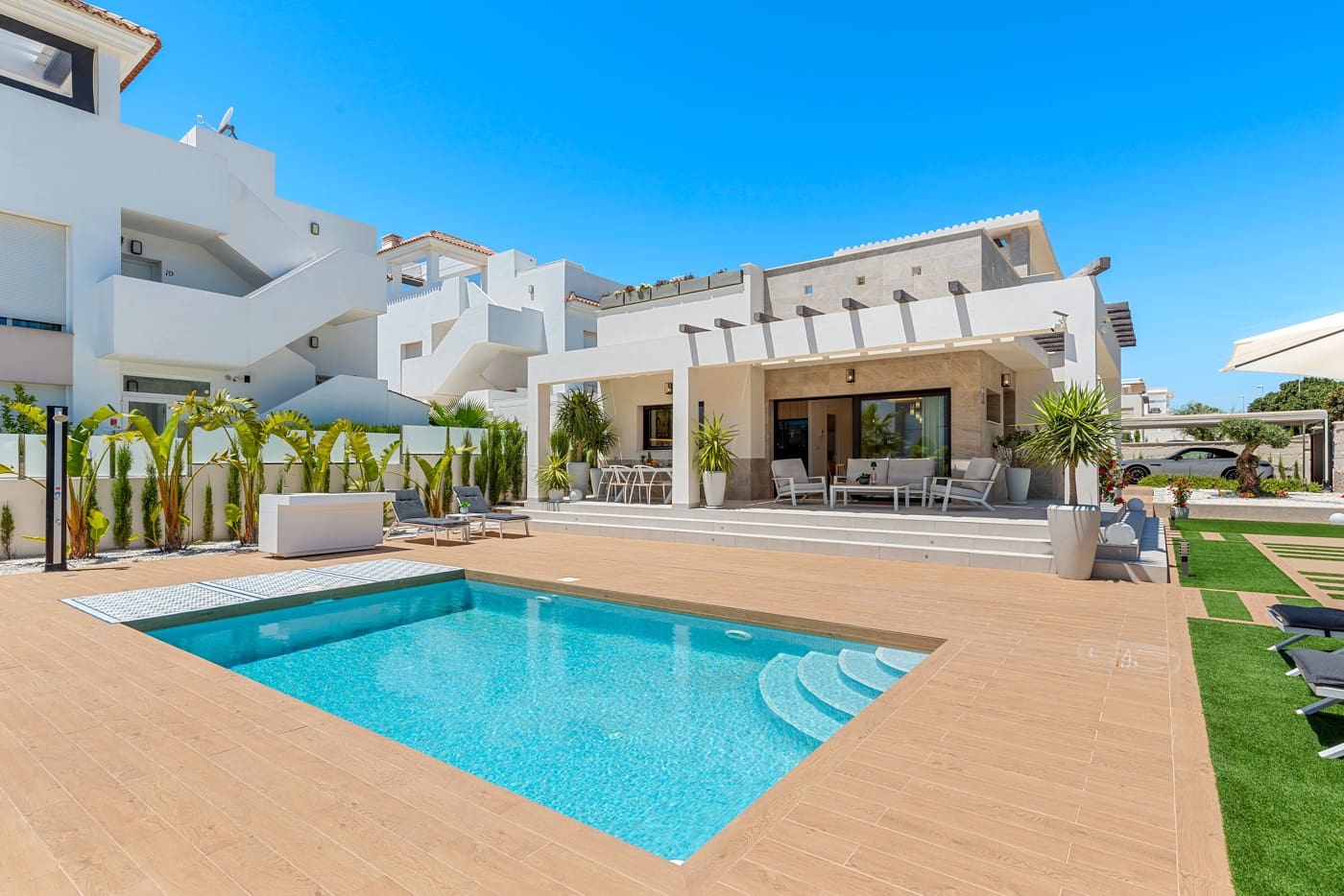 3 makuuhuone Huvila myytävänä paikassa Ciudad Quesada mukana uima-altaan - 1 200 000 € (Ref: 9099469)