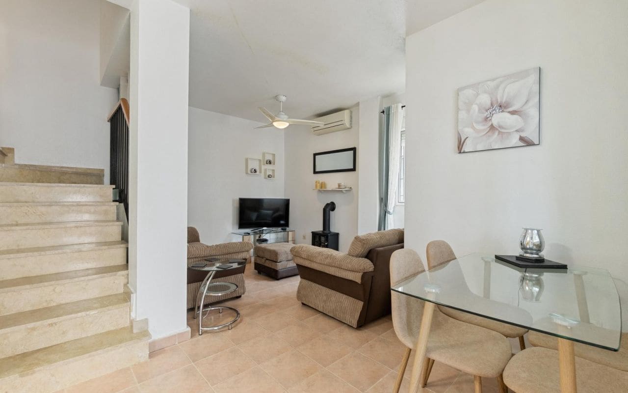 3 soverom Rekkehus til salgs i Torrevieja med svømmebasseng - € 165 000 (Ref: 9129271)