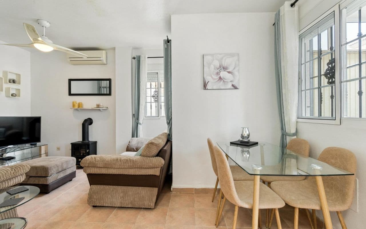 3 soverom Rekkehus til salgs i Torrevieja med svømmebasseng - € 165 000 (Ref: 9129271)