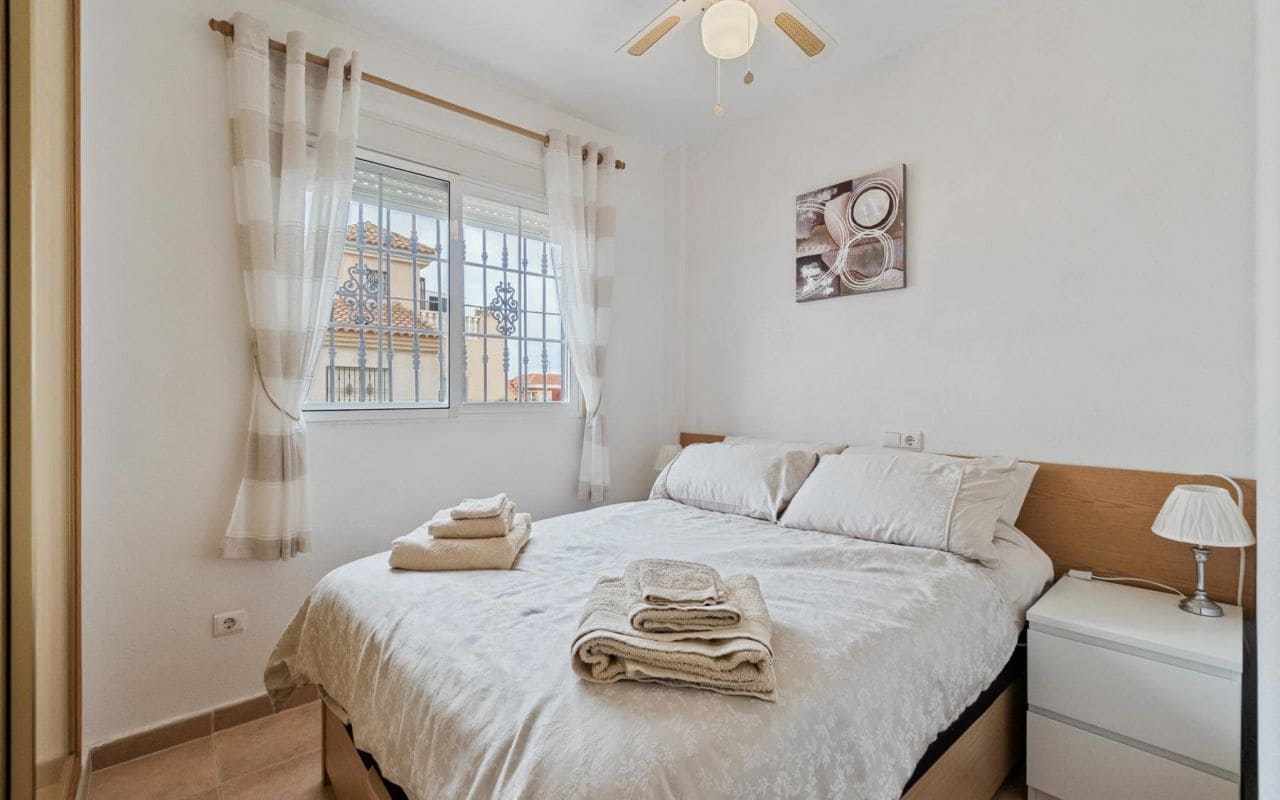 3 soverom Rekkehus til salgs i Torrevieja med svømmebasseng - € 165 000 (Ref: 9129271)