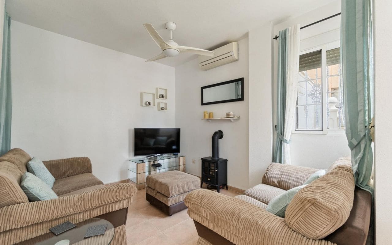 3 soverom Rekkehus til salgs i Torrevieja med svømmebasseng - € 165 000 (Ref: 9129271)