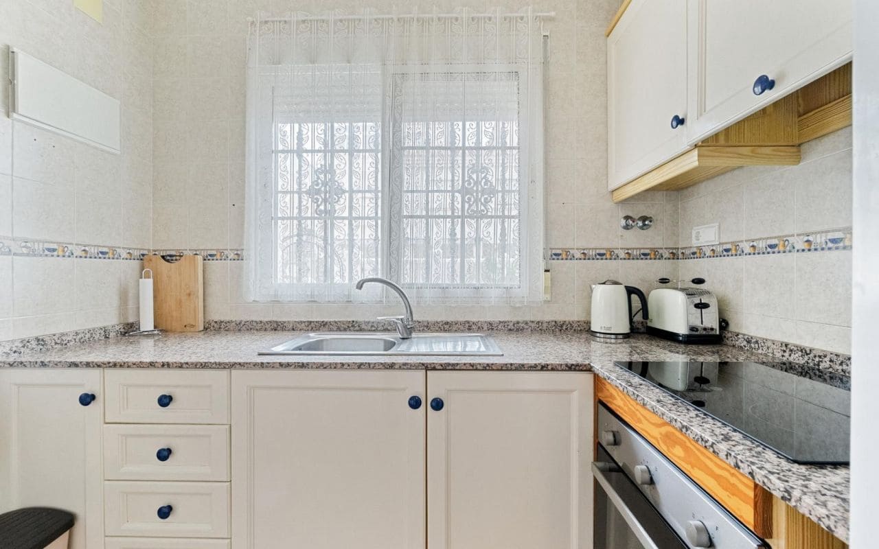 3 soverom Rekkehus til salgs i Torrevieja med svømmebasseng - € 165 000 (Ref: 9129271)