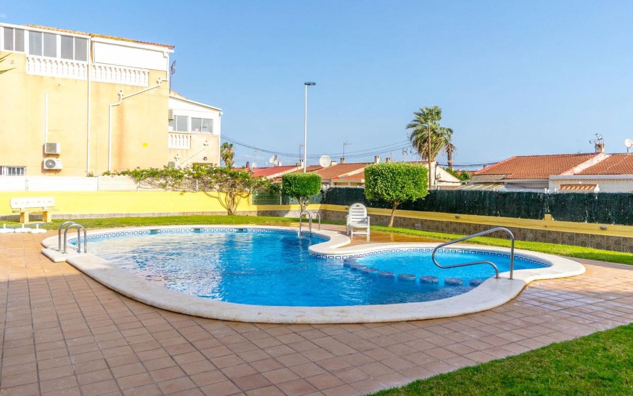3 soverom Rekkehus til salgs i Torrevieja med svømmebasseng - € 165 000 (Ref: 9129271)
