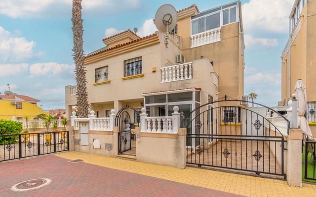 3 bedroom Terraced Villa for sale in Torrevieja with pool - € 165,000 (Ref: 9129271)