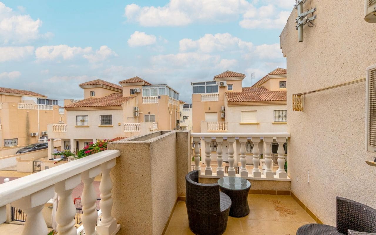 3 soverom Rekkehus til salgs i Torrevieja med svømmebasseng - € 165 000 (Ref: 9129271)