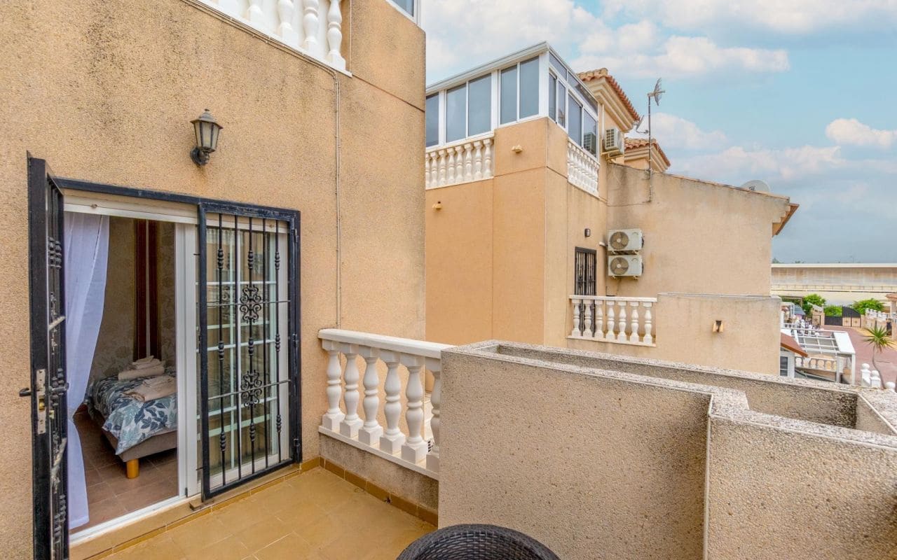 3 soverom Rekkehus til salgs i Torrevieja med svømmebasseng - € 165 000 (Ref: 9129271)