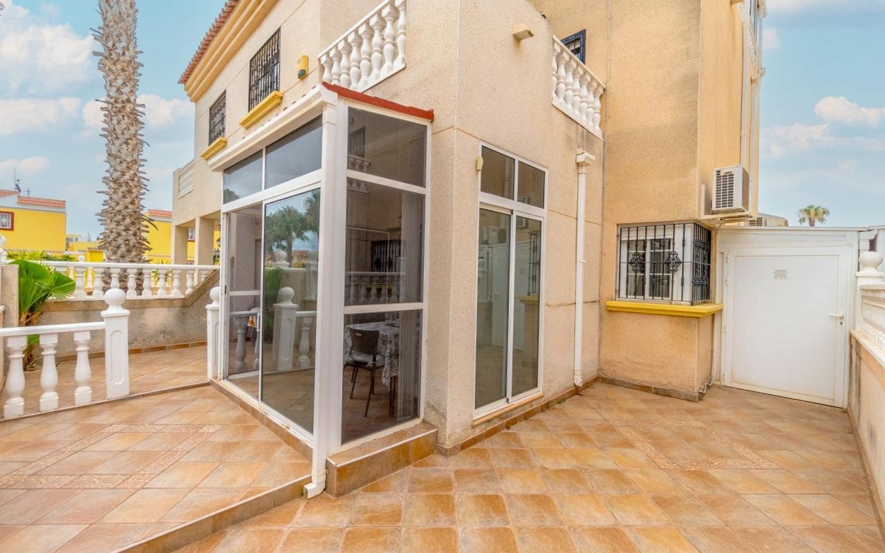 3 soverom Rekkehus til salgs i Torrevieja med svømmebasseng - € 165 000 (Ref: 9129271)
