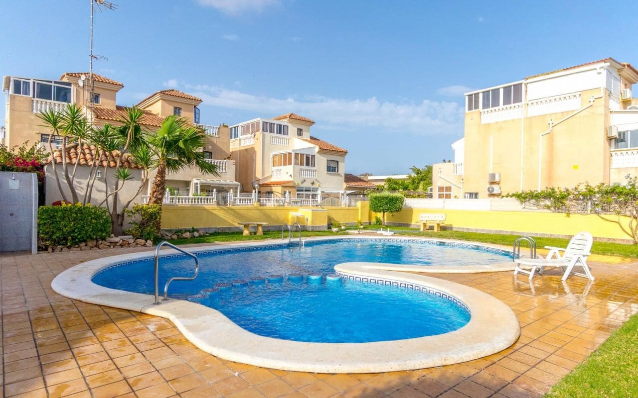 3 soverom Rekkehus til salgs i Torrevieja med svømmebasseng - € 165 000 (Ref: 9129271)