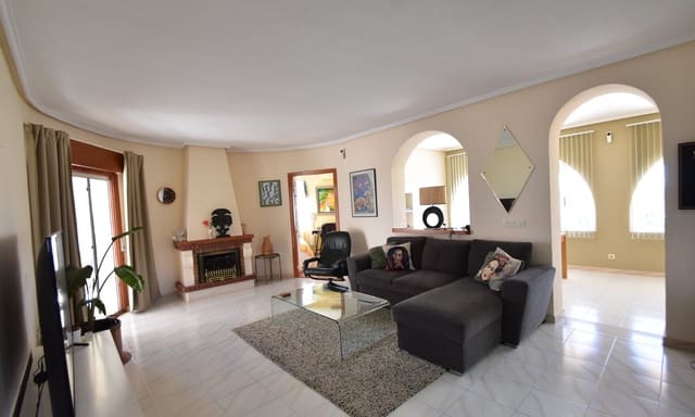 4 makuuhuone Huvila myytävänä paikassa Ciudad Quesada, Rojales mukana uima-altaan 
autotalli - 549 000 € (Ref: 9131429)