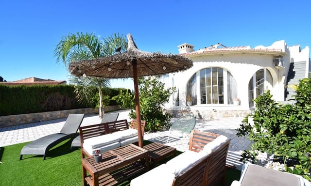 4 makuuhuone Huvila myytävänä paikassa Ciudad Quesada, Rojales mukana uima-altaan 
autotalli - 549 000 € (Ref: 9131429)