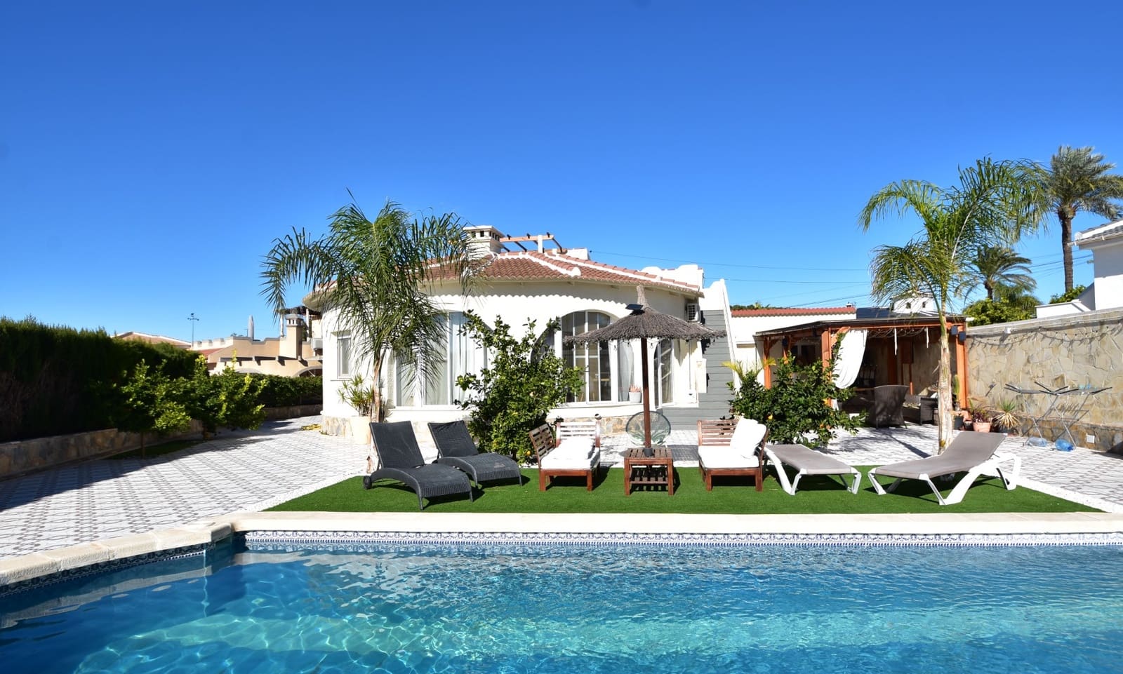 4 bedroom Villa for sale in Ciudad Quesada with pool garage - € 549,000 (Ref: 9131429)