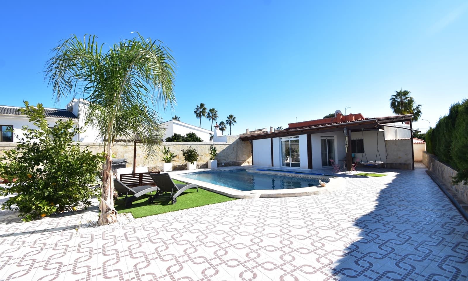 4 bedroom Villa for sale in Ciudad Quesada with pool garage - € 549,000 (Ref: 9131429)